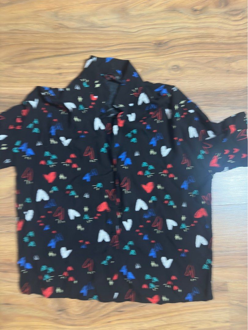 Stradivarius printed top (Category: Blouses) located in Pasig City. Submitted by chubby_cheeks (Listing ID 1400581099, Image 1). Description: Size M but can fit up to L or semi L.