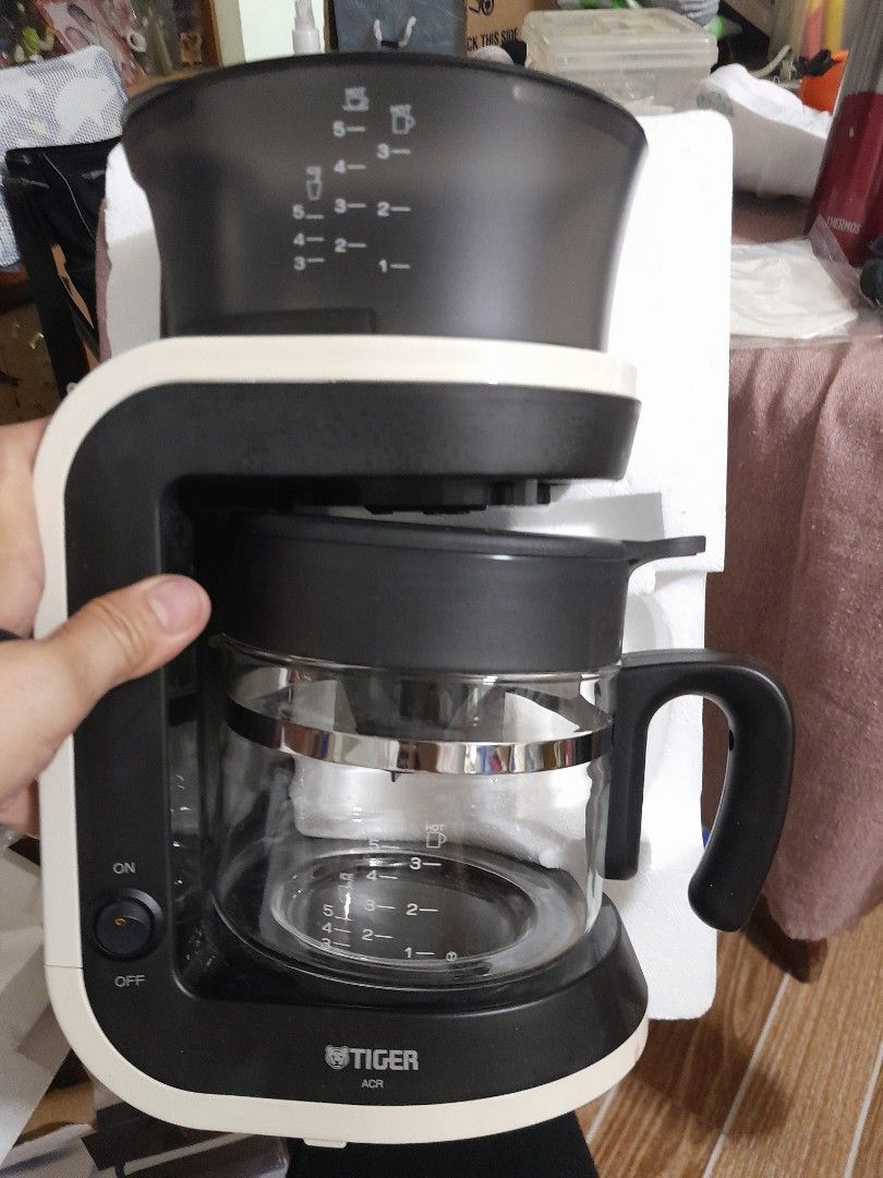 TIGER COFFEE MAKER (Category: Coffee & Tea Tableware) located in San Pedro. Submitted by resa70 (Listing ID 1400484244, Image 2). Description: JAPAN COFFEE MAKER. TIGER BRAND. 100VLTS. COFFEE DRIP TYPE. BOUGHT IN JAPAN..