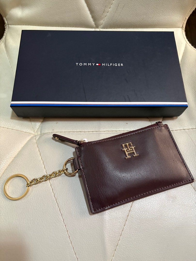 Tommy helfiger leather coinpurse (Category: Luxury Bags & Wallets) located in Cavite. Submitted by cbmae (Listing ID 1400427717, Image 1). Description: almost new.