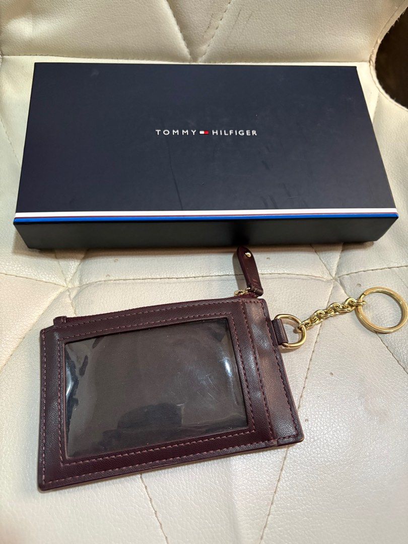 Tommy helfiger leather coinpurse (Category: Luxury Bags & Wallets) located in Cavite. Submitted by cbmae (Listing ID 1400427717, Image 2). Description: almost new.