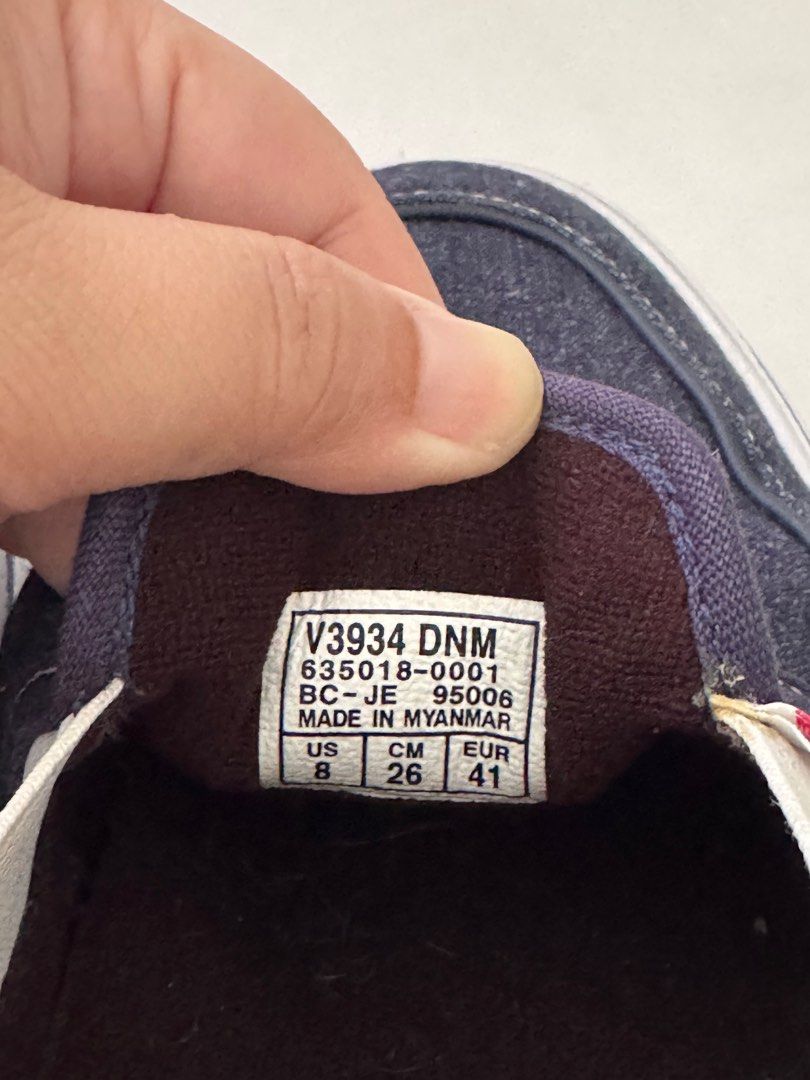 Vans slip-ons (Category: Sneakers) located in Marikina City. Submitted by decluttering.yorkie (Listing ID 1400408241, Image 3). Description: Vans size US 8/ EUR 41/ 26cm but runs small. Price is fixed and buyer shoulders the delivery fee.