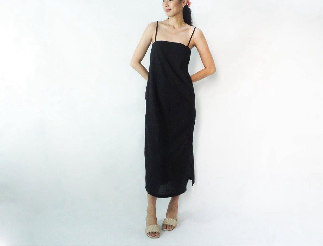 Vin and Tin - Black Square Neck Dress (Category: Dresses) located in Manila. Submitted by 13th_form (Listing ID 1400474939, Image 1). Description: Used only once Size XL - but .