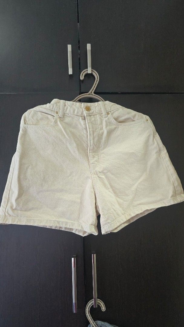 Zara Bermuda Shorts (Category: Shorts) located in Manila. Submitted by steffi.declutters (Listing ID 1400415445, Image 2). Description: - Zara denim shorts - Light beige color - Buttonclosure - Two front pockets, two back pockets - Size: EUR 40, USA 8 - Used once only! - Original price Php1995.