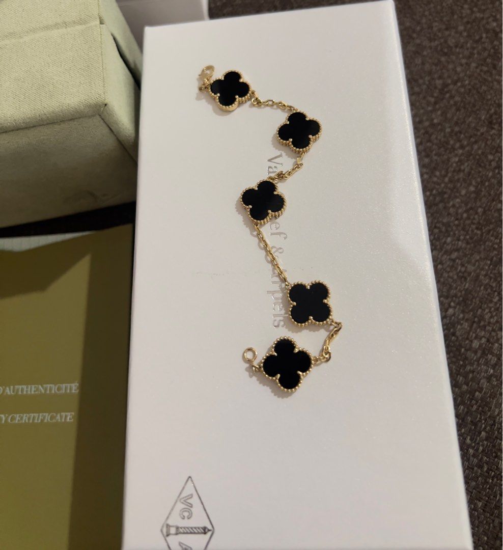 18k VCA Black Onyx HK Setting (Category: Bracelets) located in Pasig City. Submitted by sheyfabph (Listing ID 1400662948, Image 2). Description: 18k V C A Black Onyx HK Settings 10.9g |7.5” with box,paperbag and certificate P49050.