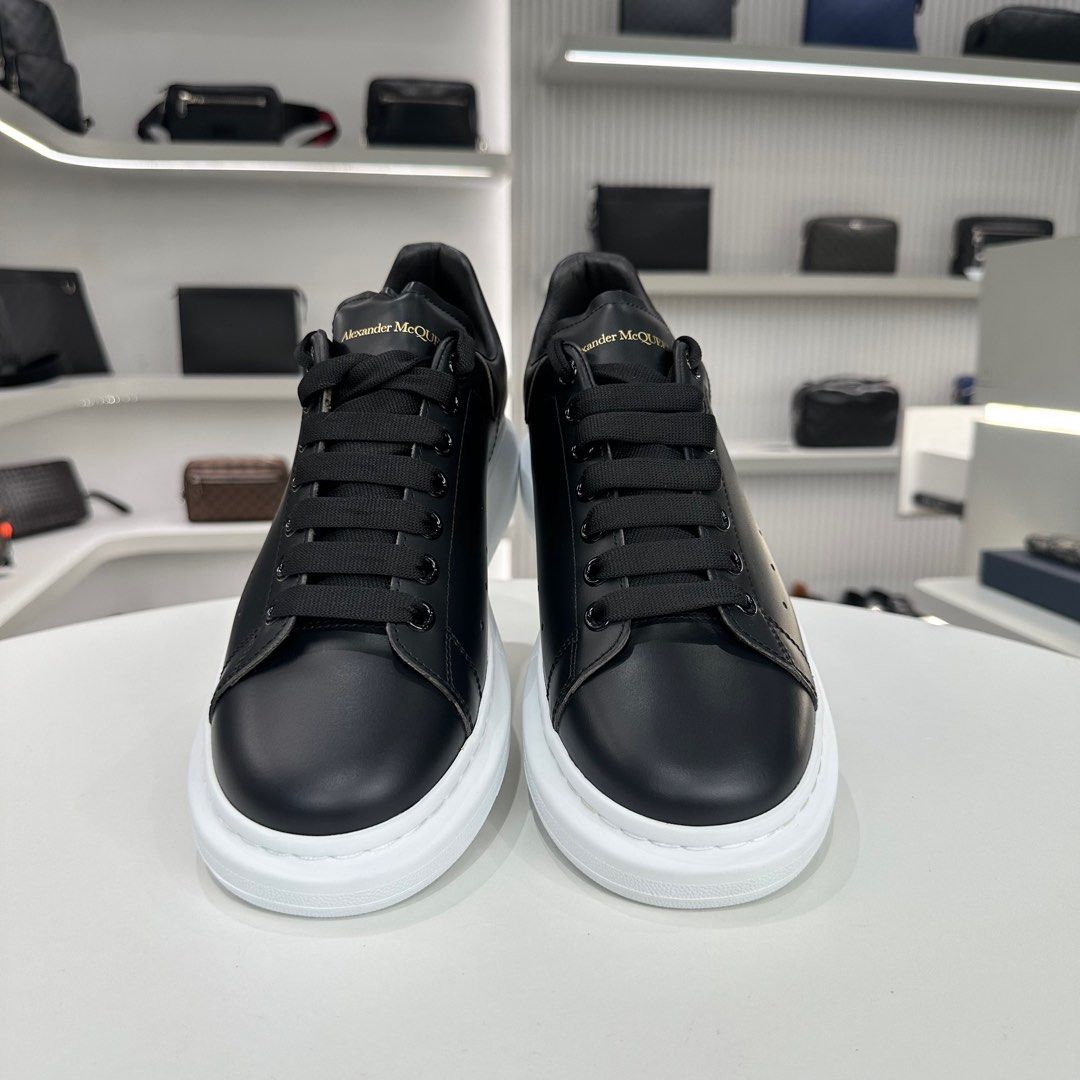 ALEXANDER MCQUEEN BLACK WHITE SNEAKERS, Fesyen Pria, Sepatu