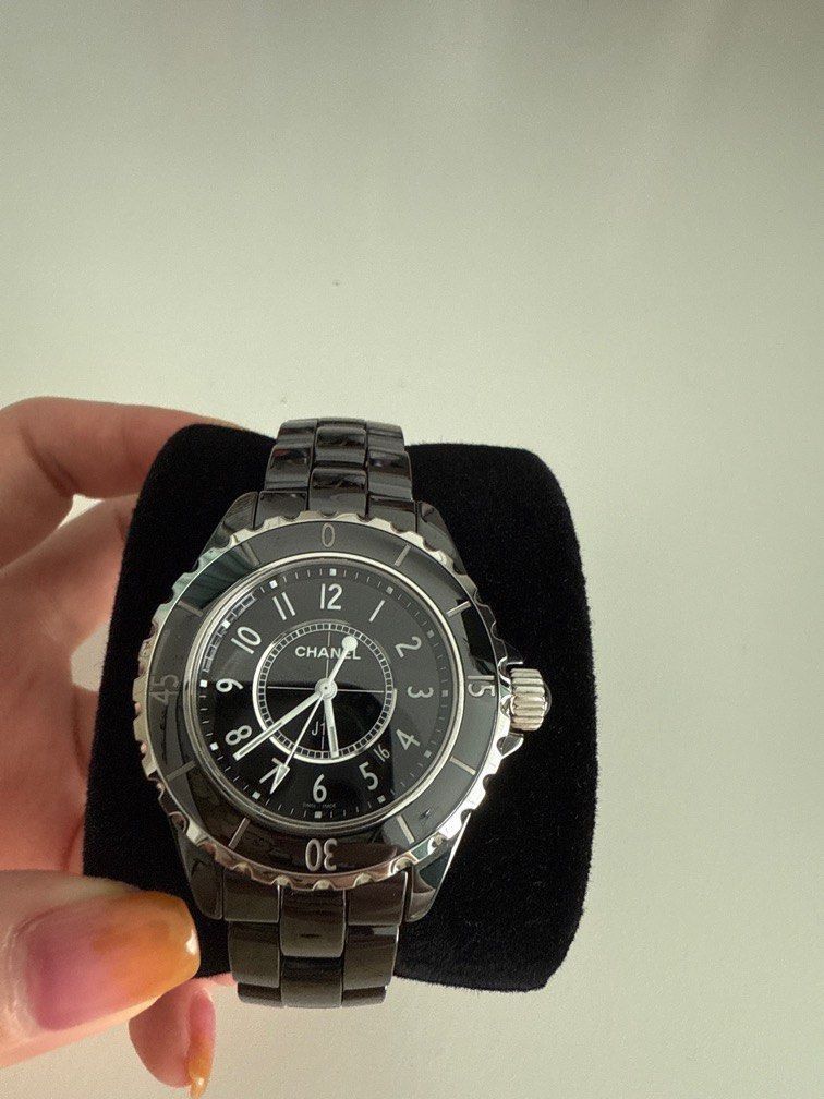 Authentic Chanel J12 33mm (Category: Luxury Watches) located in Quezon City. Submitted by breakmyfashion (Listing ID 1400763763, Image 1). Description: .