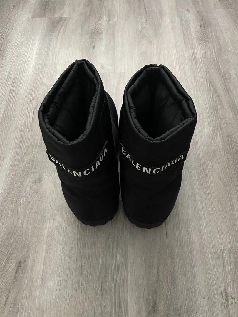 Balenciaga Ski Wear Boots (Category: Boots) located in Cabuyao City. Submitted by lackingly (Listing ID 1400588593, Image 3). Description: RUSH FOR SALE NEEDS FUNDS FOR EMERGENCY 9K SHIPPED STILL NEGOTIABLE WITH BOX SIZE 43-44 CAN FIT SMALLER SIZES SINCE IT HAS A DRAW STRING OPEN FOR PRE ORDERS LALAMOVE OR JNT DM ME FOR WHEN WORN AND MORE INFO .