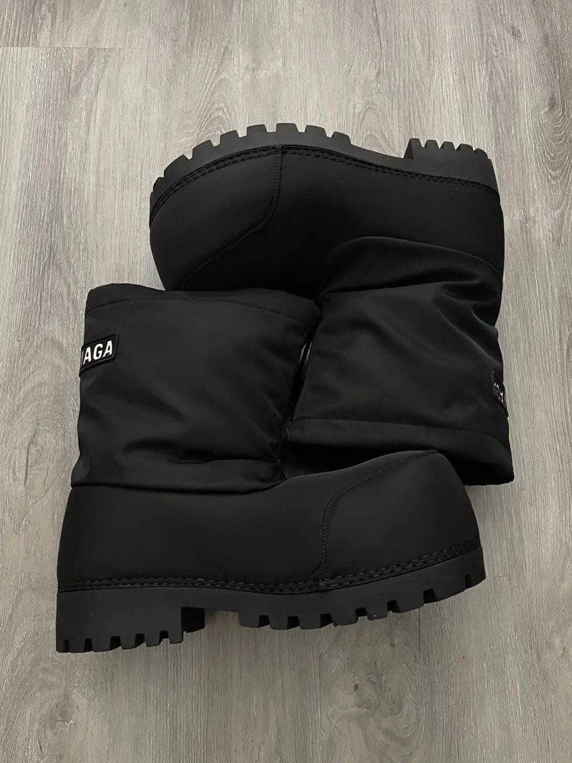 Balenciaga Ski Wear Boots (Category: Boots) located in Cabuyao City. Submitted by lackingly (Listing ID 1400588593, Image 1). Description: RUSH FOR SALE NEEDS FUNDS FOR EMERGENCY 9K SHIPPED STILL NEGOTIABLE WITH BOX SIZE 43-44 CAN FIT SMALLER SIZES SINCE IT HAS A DRAW STRING OPEN FOR PRE ORDERS LALAMOVE OR JNT DM ME FOR WHEN WORN AND MORE INFO .