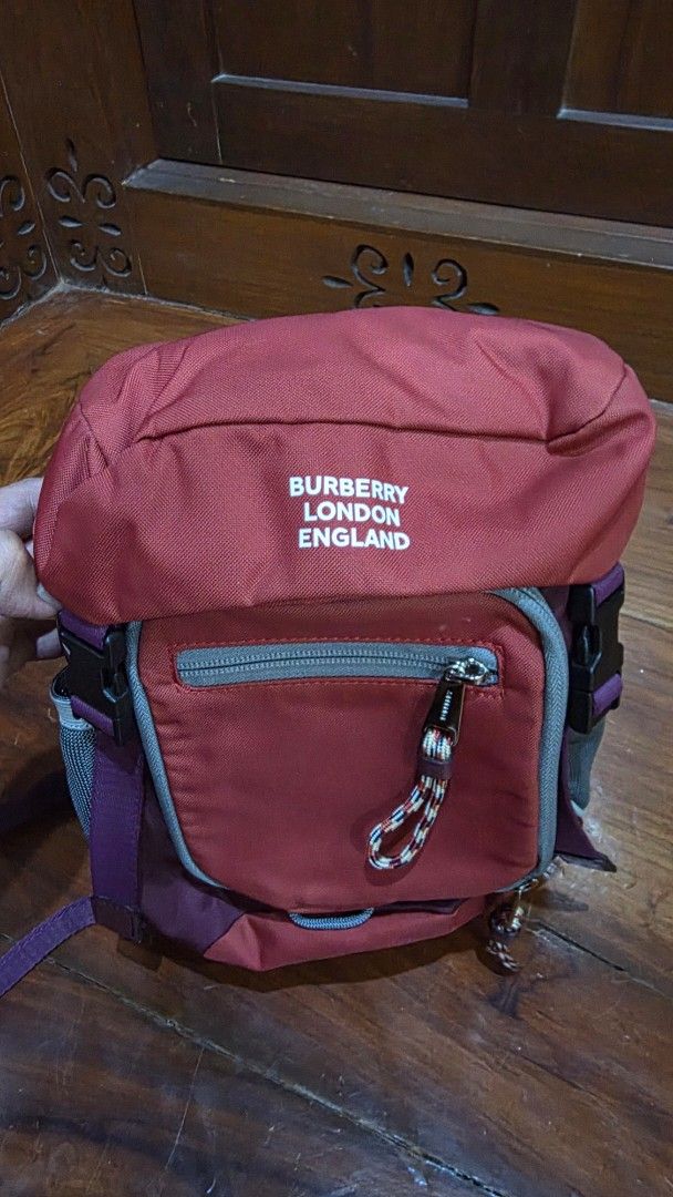 Burberry Belt Bag (Category: Luxury Bags & Wallets) located in Manila. Submitted by rjcsbn2020 (Listing ID 1400754846, Image 2). Description: Authentic Can be worn as a belt bag or a one sided slingpack Looks new except for one zipper with sticker residue (see pic) Used less than 5x Comes with receipt, tags, and dustbag Height 7.5in Length 11.5in Depth 5in RFS: I don't use it.