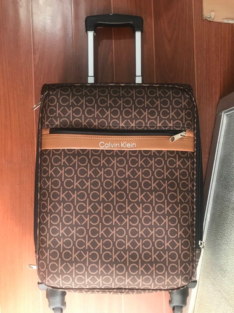 CK Luggage Handcarry (Category: Luxury Bags & Wallets) located in Pasig City. Submitted by eyratan (Listing ID 1400590446, Image 1). Description: -Original Calvin Klein -I bought this in the US last May 2025 lang, nasira lang ung hand carry luggage ko, so I had to buy a new one -I only used it once, pabalik lang ng PH - I don’t it it anymore since I have many luggages - Perfect for hand carry -Cloth not leather or plastic.