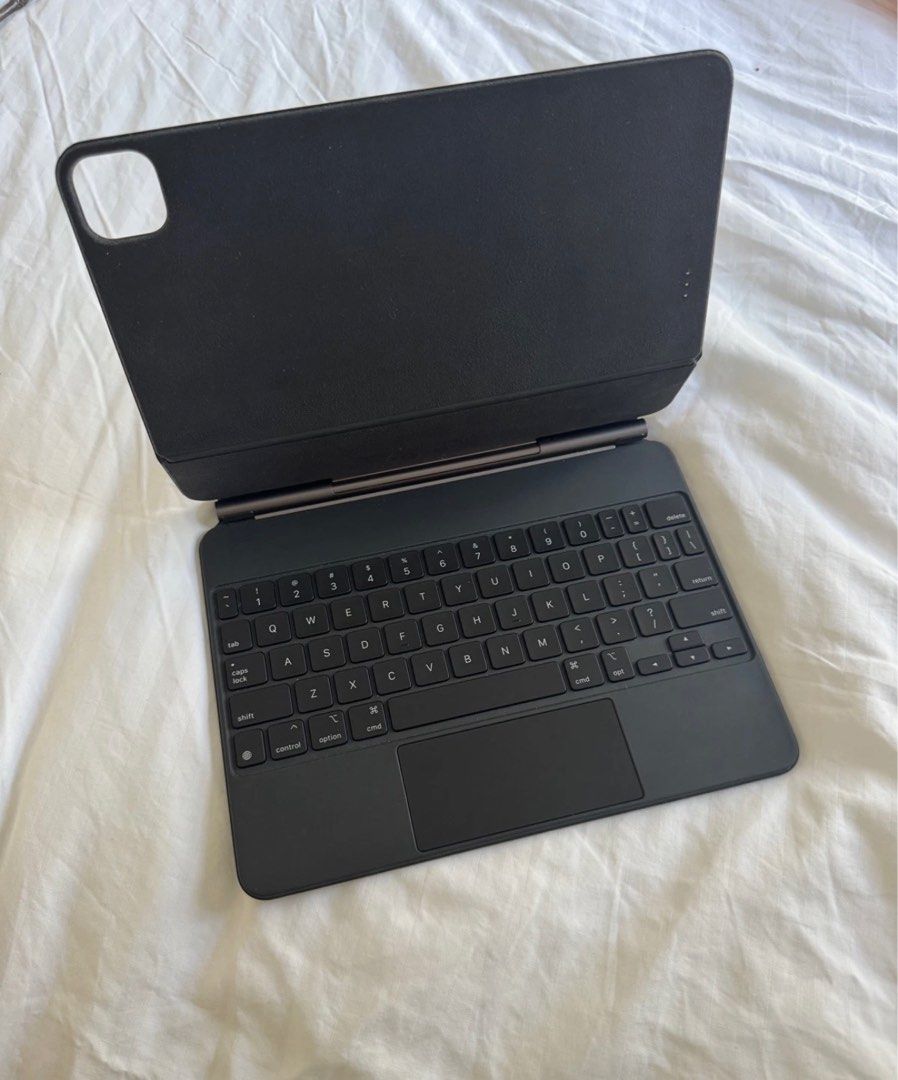 [CLEARANCE FREE DELIVERY] iPad Magic Keyboard Black 12.9/13”