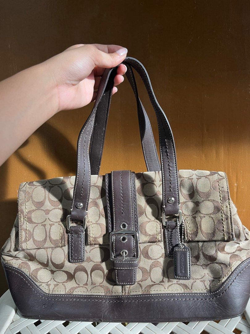 Coach Vintage Hampton Bag (Category: Luxury Bags & Wallets) located in Pasay City. Submitted by cesioa (Listing ID 1400670206, Image 1). Description: No Major Flaws but needs cleaning see pictures for size .