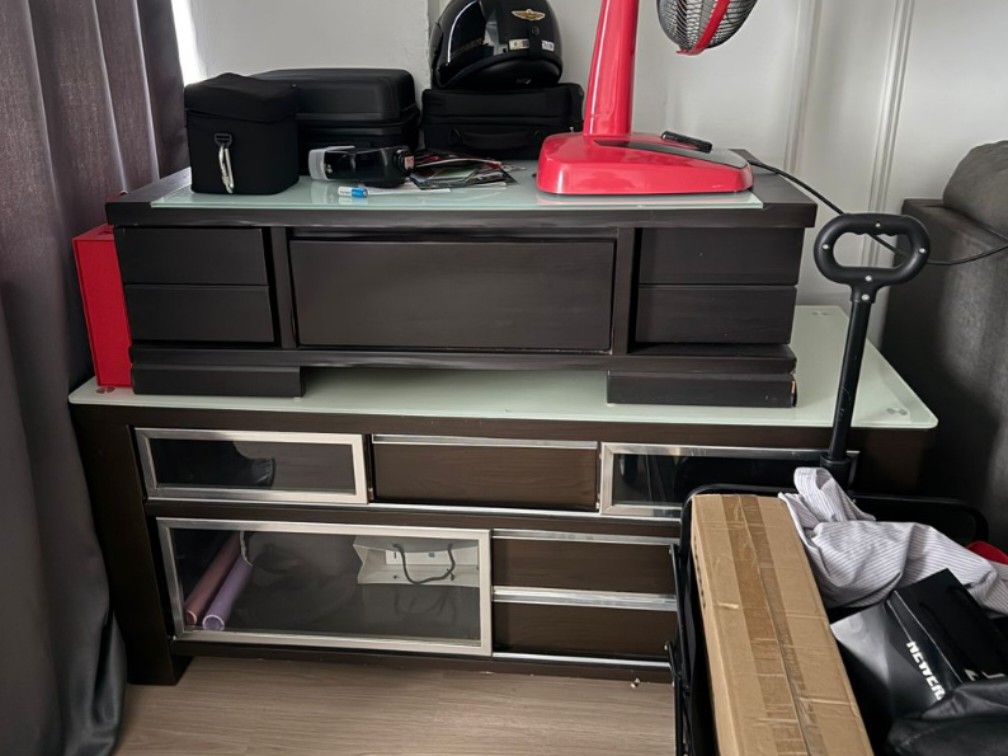 Coffee table (Category: Tables & Sets) located in Kajang. Submitted by nurizzati96 (Listing ID 1400657813, Image 1). Description: ada sesiapa nak coffee table ni ?.