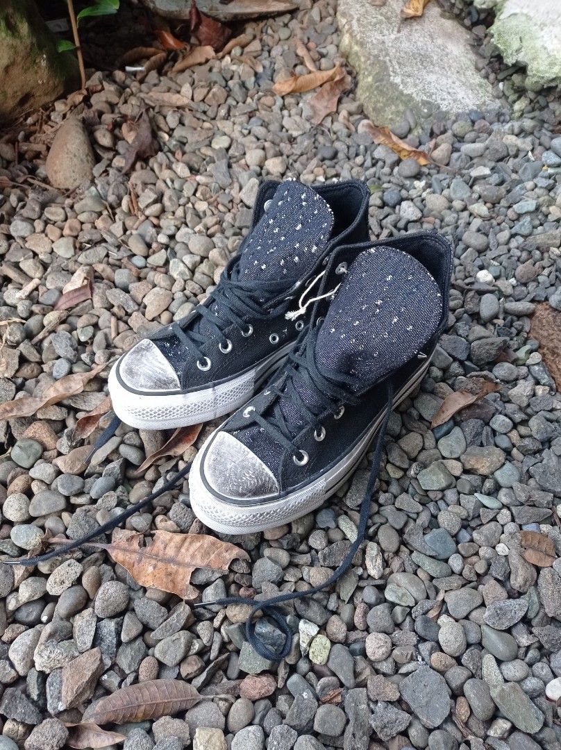 Converse Chuck Taylor All Star Lift Platform High "Studded" (Category: Sneakers) located in Cagayan de Oro. Submitted by yui-kicks (Listing ID 1400669928, Image 3). Description: Converse Chuck Taylor All Star Lift Platform High "Studded" Size: 37 EUR / 6.5 US Condition: Never Been Used Needs a lil cleaning Price: 1700 + SF.