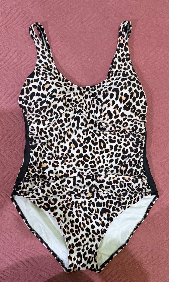 DKNY LEOPARD PRINT ONEPIECE PLUS SIZE MEDIUM-LARGE (Category: Bikinis & Swimsuits) located in Bulacan. Submitted by declutterbuds (Listing ID 1400623640, Image 2). Description: No flaw Malinis na malinis.