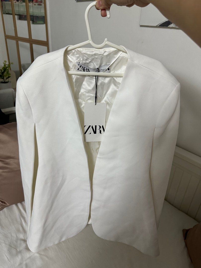 Fashion Zara Coat (Category: Others Tops) located in Cavite. Submitted by villary (Listing ID 1400670489, Image 2). Description: Never been used .
