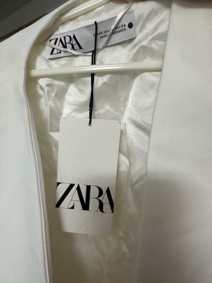 Fashion Zara Coat (Category: Others Tops) located in Cavite. Submitted by villary (Listing ID 1400670489, Image 3). Description: Never been used .