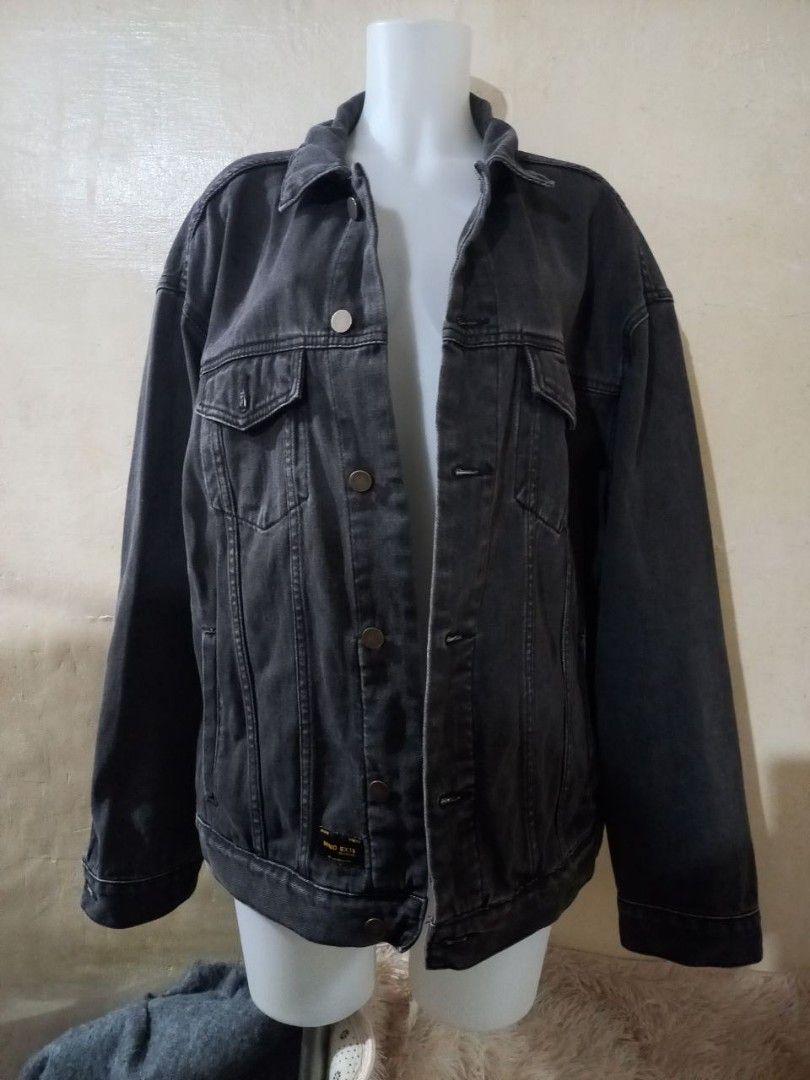 FOR SALE: Unisex Denim Jacket (Category: Others Tops) located in Mandaluyong City. Submitted by classyinstyle (Listing ID 1400743618, Image 2). Description: FOR SALE: • Unisex Denim Jacket Bust: 46 inch Length: 37 inch Color: Black Price: Php 450.00 Nicer in actual than in photos Can fit Large - 2XL body frame 4 Pockets Actual color may vary due to lighting Reason for Sale: Decluttering Mode of Payment: G Cash Mode of Delivery: J&T,Grab, Lalamove