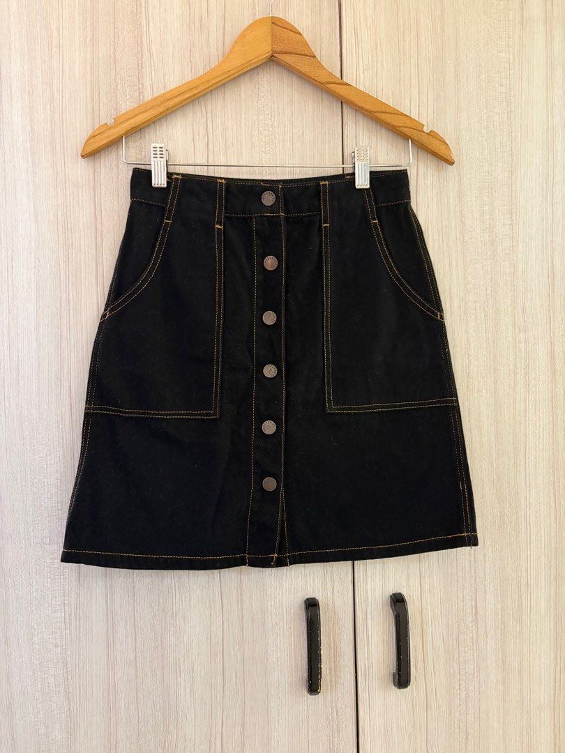 Forever 21 Black Denim Skirt (Category: Skirts) located in Marikina City. Submitted by marjpc (Listing ID 1400643592, Image 1). Description: Forever 21 denim skirt When laid flat: waist 13inches, hem 19inches, length 18 Size US 25 on tag Snap button Flaws on button. They’re a bit worn out. Please see last photo NO reservation, first to pay basis GCash, BPI Transfer J&T shipping or any same day courier (lalamove/ grab, buyer will book😊.