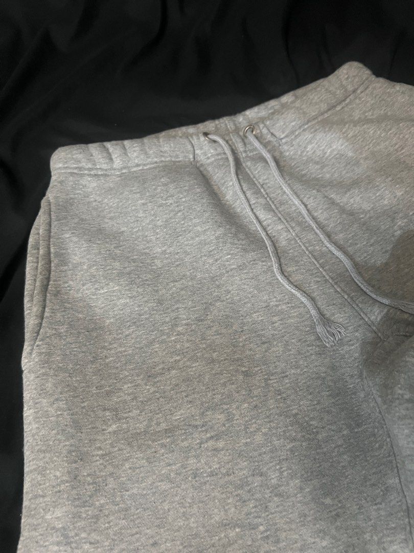 Gray Sweatpants (Category: Joggers) located in Cavite. Submitted by itsoper (Listing ID 1400684940, Image 3). Description: 🇯🇵 Japan Find! Can fit Small to Medium Bought in Japan, worn only a few times — still in great condition! 📏 Measurements: Length: 40 inches Width: 14 inches Perfect for anyone who loves a comfy yet stylish fit 💖.