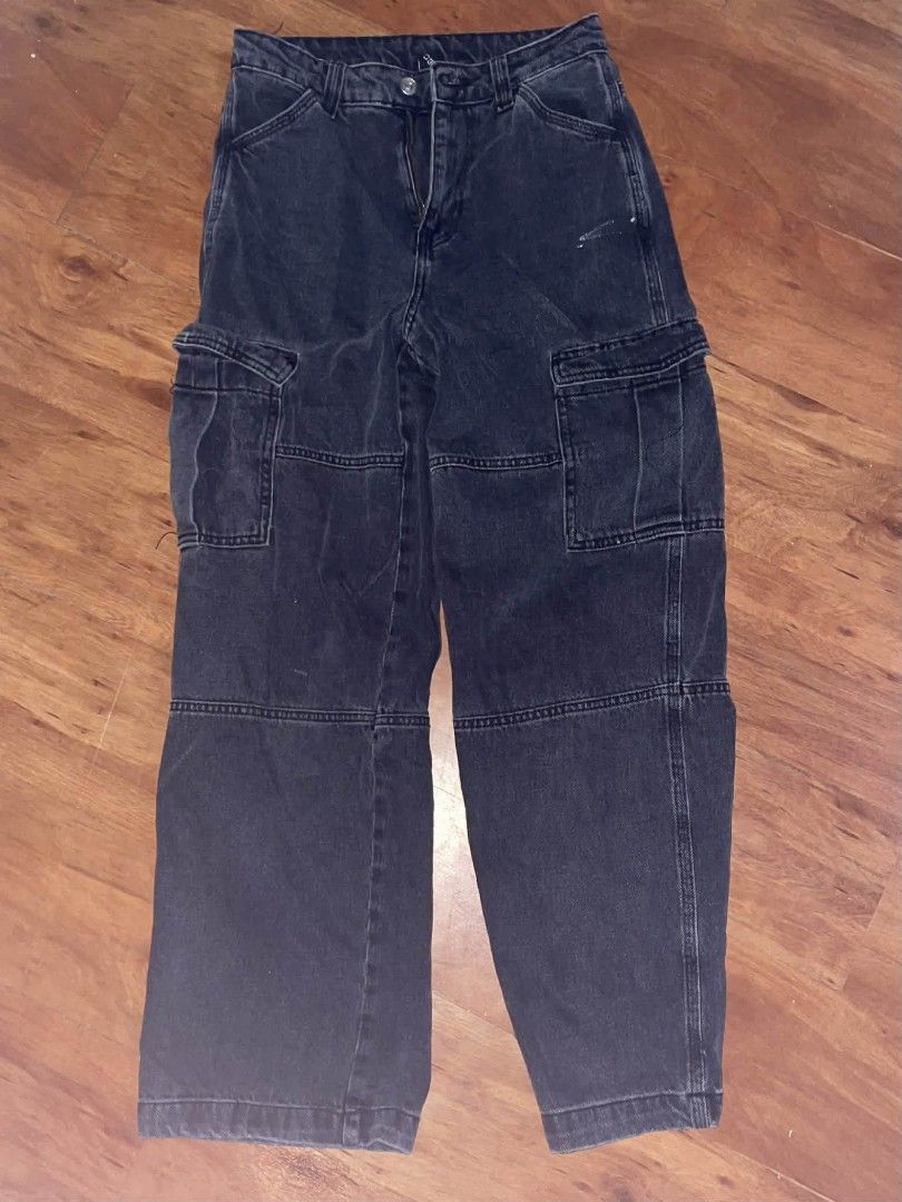 H&M DIVIDED BAGGY DENIM JEANS - BLACK (Category: Jeans) located in Las Pinas. Submitted by lenaa43___ (Listing ID 1400599047, Image 3). Description: - Suitable for xs - Has pockets - Original H&M - MOP: Gcash - MOD: J&T.