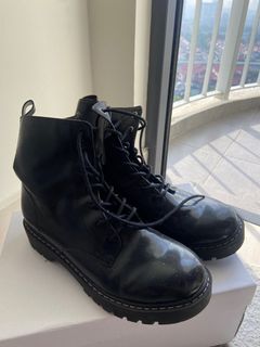 (Category: ) located in . Submitted by shoesies (Listing ID 1400591192, Image 1). Description: .