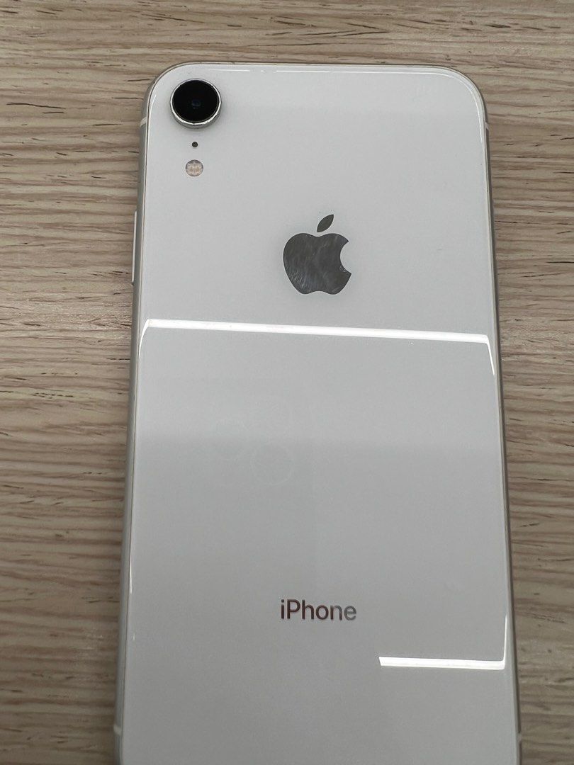 iPhone xr White 128GB (Category: iPhone X Series) located in Kuala Lumpur. Submitted by lizglk (Listing ID 1400752149, Image 3). Description: All function ONLY SCREEN is not original No fussy buyer.