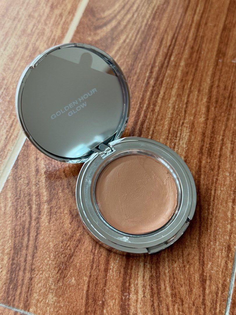 Issy & Co. Crème Cheek Bronzer - Toast (Category: Makeup) located in Manila. Submitted by kybubs (Listing ID 1400618820, Image 1). Description: - tried once - Rfs: not for me MOD: Lalamove / Grab MOP: Gcash / BPI.