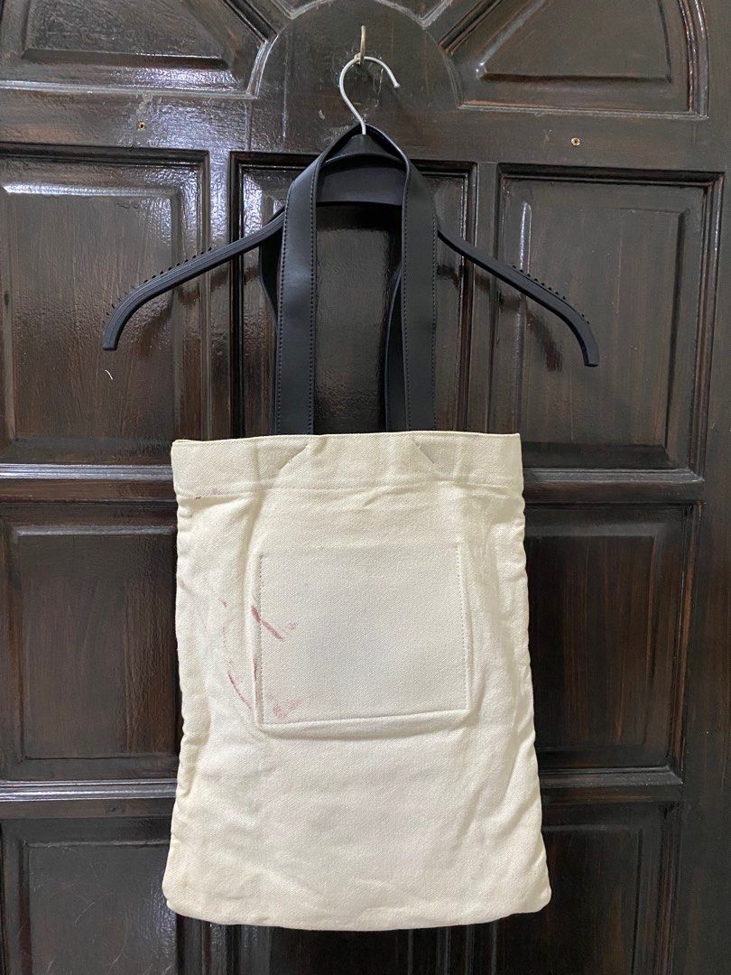 Jil Sander Tote Bag (Category: Luxury Bags & Wallets) located in Manila. Submitted by haveago0dthrift (Listing ID 1400746401, Image 2). Description: .