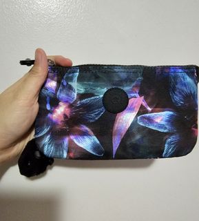 (Category: ) located in . Submitted by prettyluvbags (Listing ID 1400678188, Image 1). Description: .