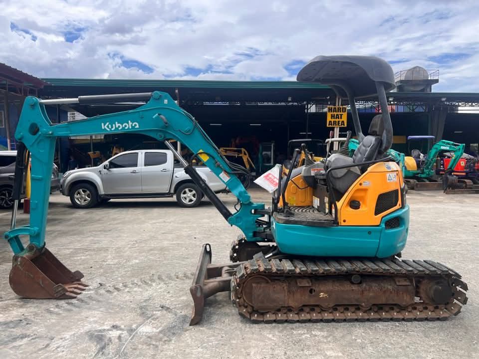 Kubota U30-5 (Category: Industrial Equipment) located in Manila. Submitted by joemelynas44875 (Listing ID 1400643960, Image 3). Description: Kubota U30-5 ▫️0.12cbm ▫️2,800+hrs ▫️3 cylinder ▫️Year 2012 ▫️with dozer Japan surplus 💯 Free fully recondition☑️ Free repaint and upholstery☑️ Free breakerline☑️ Good running condition sariwa☑️ With 1 month warranty for pump and engine☑️ For more details and inquiries pls PM or call Ms. joms ☎️ 09267665558