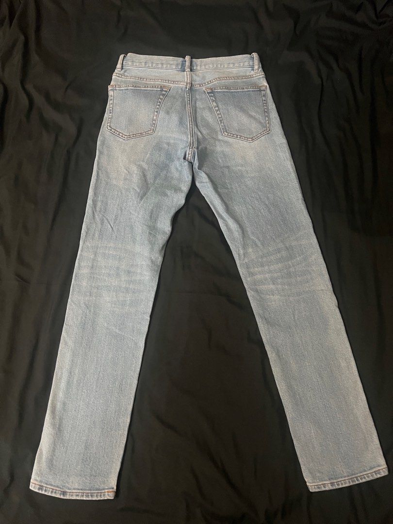 Light Wash Jeans (Category: Jeans) located in Cavite. Submitted by itsoper (Listing ID 1400687914, Image 3). Description: 🇯🇵 Japan Find! Size: Small Bought in Japan but not into skinny jeans anymore 😅 📏 Measurements: Waist: 73 cm Hip: 91 cm Length: 97 cm.