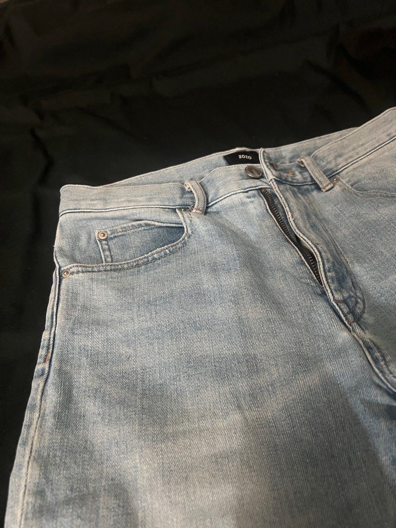 Light Wash Jeans (Category: Jeans) located in Cavite. Submitted by itsoper (Listing ID 1400687914, Image 2). Description: 🇯🇵 Japan Find! Size: Small Bought in Japan but not into skinny jeans anymore 😅 📏 Measurements: Waist: 73 cm Hip: 91 cm Length: 97 cm.