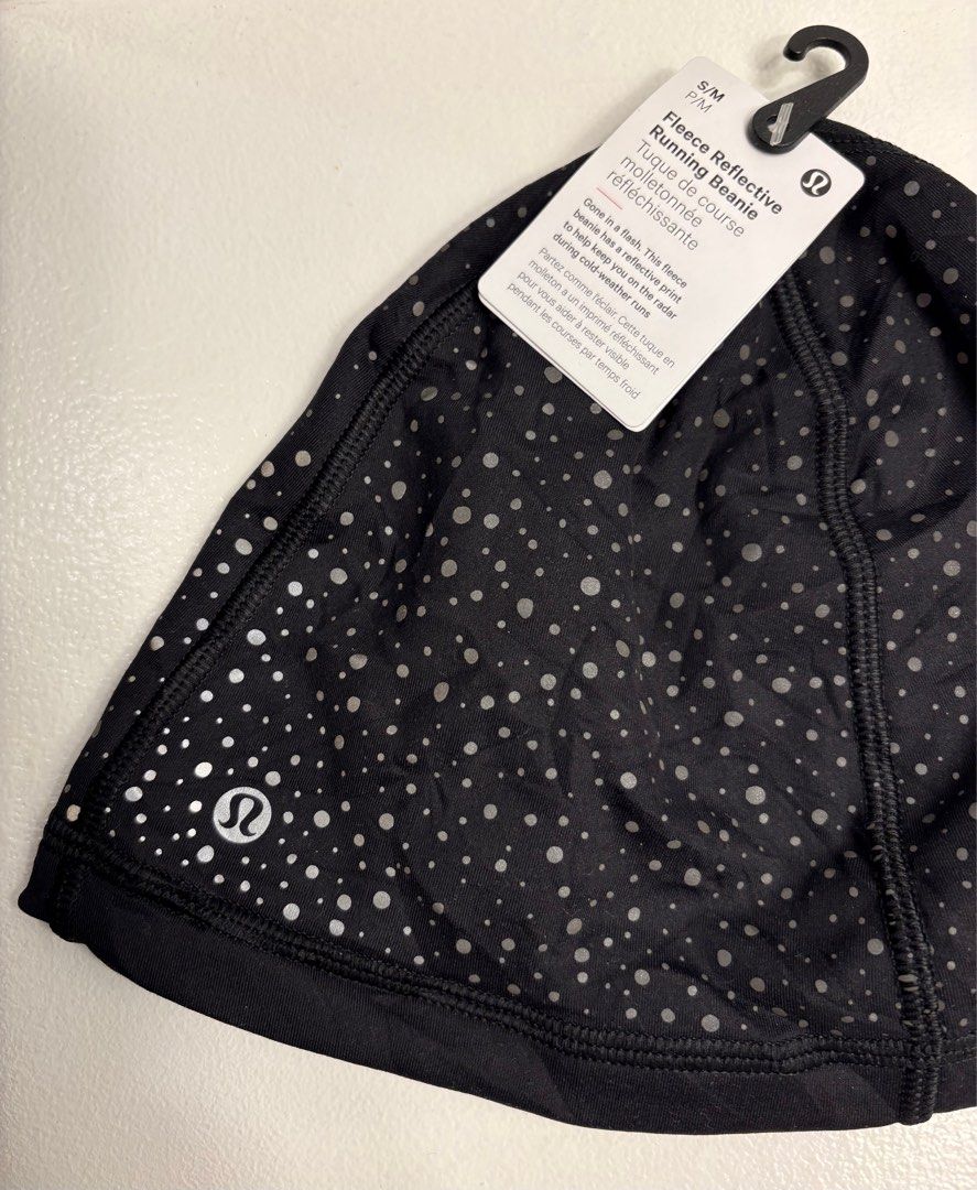 LULULEMON REFLECTIVE RUNNING BEANIE (Category: Activewear) located in Manila. Submitted by vsellstuff_ (Listing ID 1400741203, Image 2). Description: Size S-M Brand new with price tag + SF.