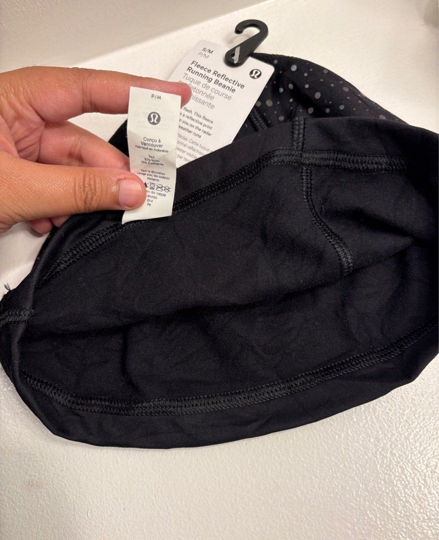 LULULEMON REFLECTIVE RUNNING BEANIE (Category: Activewear) located in Manila. Submitted by vsellstuff_ (Listing ID 1400741203, Image 3). Description: Size S-M Brand new with price tag + SF.