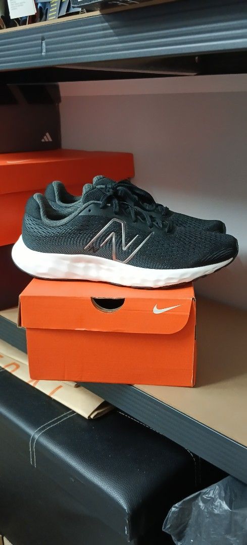 New Balance Fresh Foam Shoes (Category: Sneakers) located in Las Pinas. Submitted by eFF01 (Listing ID 1400774435, Image 2). Description: - New Balance Fresh Foam running shoes - Black mesh upper - White sole - New Balance logo on side - Unworn condition - replacement Box.