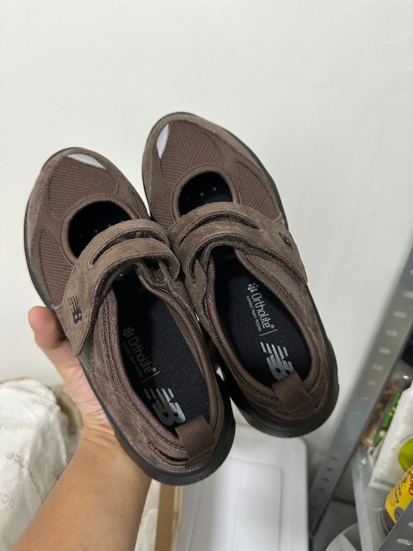 New Balance FW Breeze SD2203BR 23cm (Category: Sneakers) located in Cebu City. Submitted by thonz093 (Listing ID 1400704872, Image 2). Description: - New Balance FW Breeze SD2203BR (Brown) - Size: 23cm - Not used, fit check only. - Korea-limited release - Free delivery within Cebu City RFS: wrong size.
