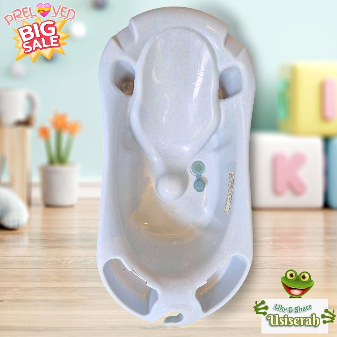 Newborn Ergonomic Bathtub (Category: Bathtub & Bath Accessories) located in Paranaque City. Submitted by usiserah (Listing ID 1400661242, Image 1). Description: Description: * Crafted from high-quality plastic for extra safety and durability for long-lasting use * Ergonomic design ensures baby’s comfort, easy handling & support Price: only for 🔖750php Condition: 10/10 Slightly Use Remark: Photos above are actual images of the product RFS: Declut