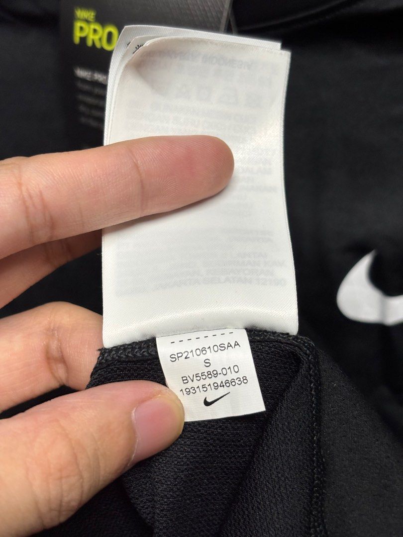 Nike Dri-Fit Long Sleeves Size Small (Category: Activewear) located in Cainta. Submitted by jongkyhote (Listing ID 1400764678, Image 3). Description: Brand new Size small Dimensions: L 26.5” x W 16” (Stretchable) Legit item.