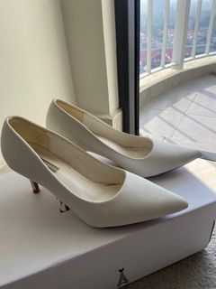 (Category: ) located in . Submitted by shoesies (Listing ID 1400590524, Image 1). Description: .