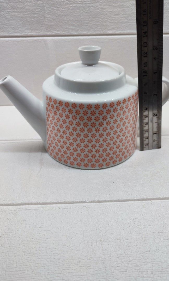 Orange ceramic teapot (Category: Coffee & Tea Tableware) located in Mandaluyong City. Submitted by lalahhome (Listing ID 1400661924, Image 2). Description: Beautiful ceramic teapot no chips, cracks hairline or crazing.