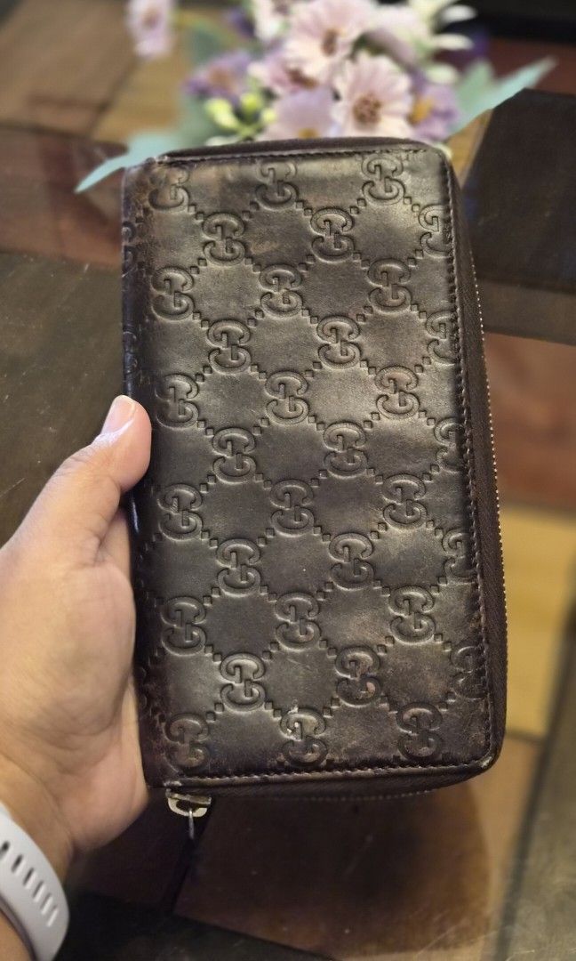 Original Gucci Guccissima Zip Around Wallet (Category: Luxury Bags & Wallets) located in Cabanatuan. Submitted by meyrasol (Listing ID 1400637348, Image 3). Description: actual color is chocolate brown faded leather has visible corner wears.