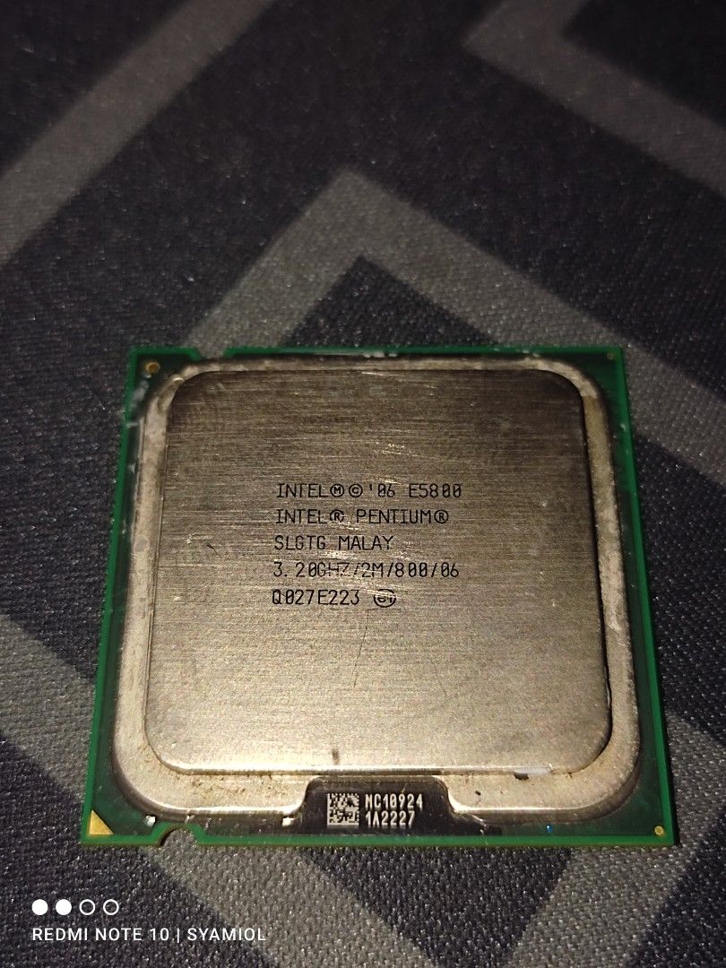 Pentium E5800 (Category: Computer Parts) located in Ipoh. Submitted by ginostore (Listing ID 1400742713, Image 1). Description: already use for about 2 years before upgrading to new pc This is part of my masterpiece CPU 🥀 3.20ghz slightly nego🙂‍↕️.