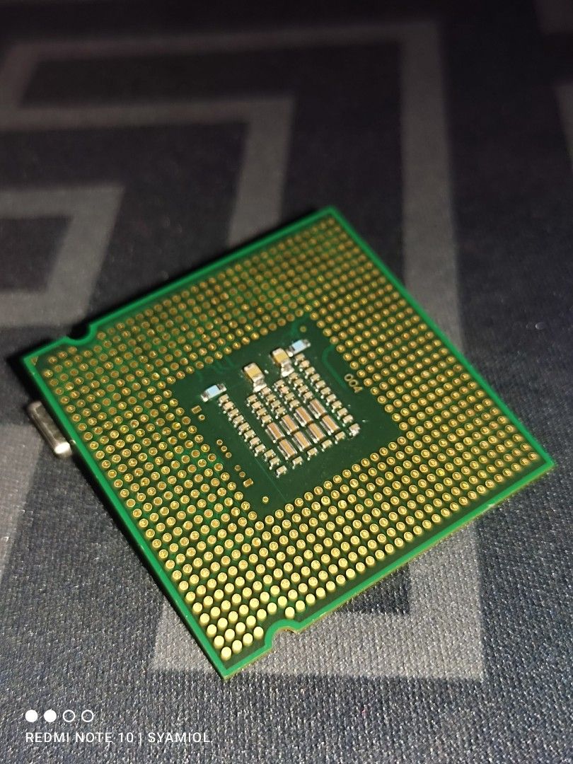 Pentium E5800 (Category: Computer Parts) located in Ipoh. Submitted by ginostore (Listing ID 1400742713, Image 3). Description: already use for about 2 years before upgrading to new pc This is part of my masterpiece CPU 🥀 3.20ghz slightly nego🙂‍↕️.
