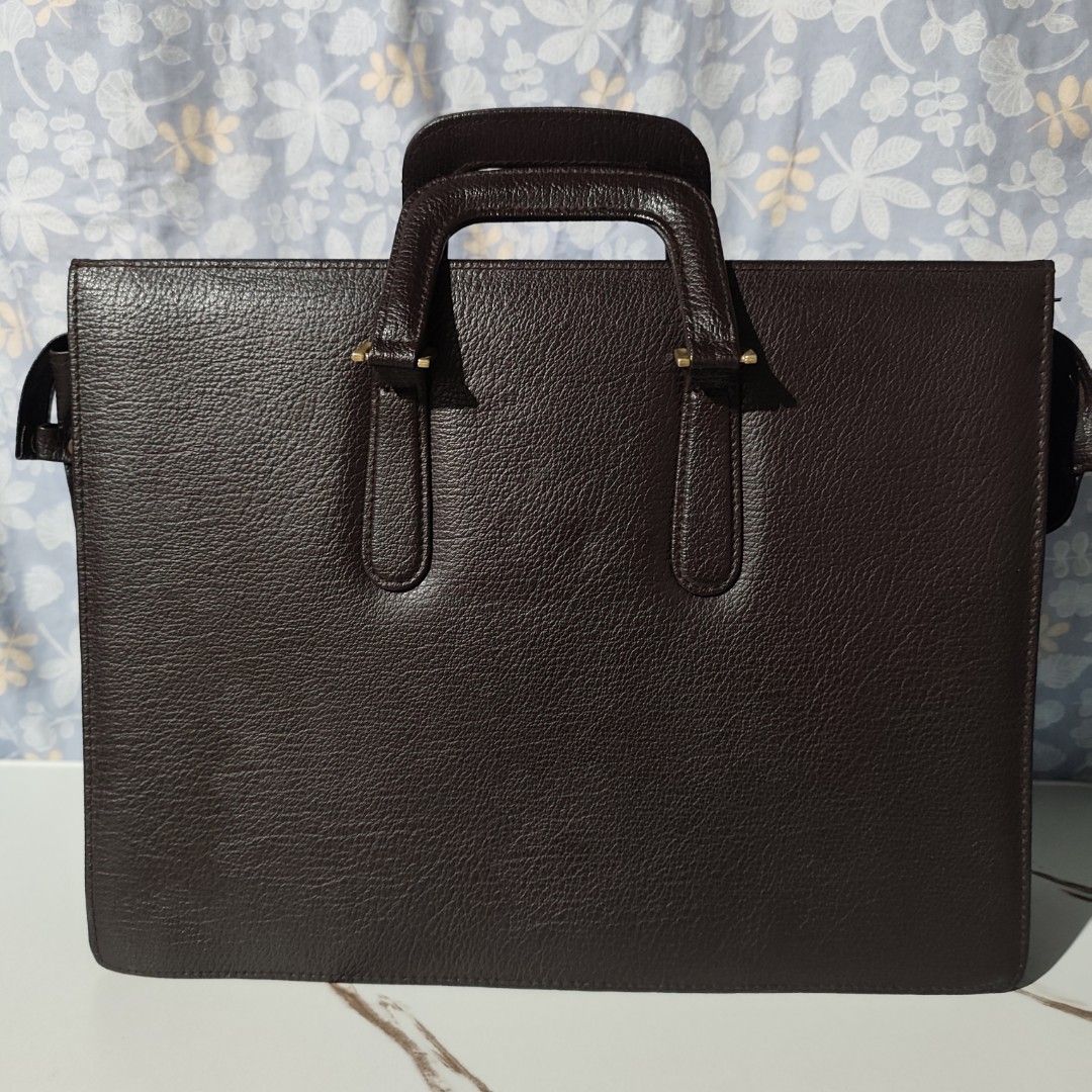 Pilot Brand Document Bag (Category: Briefcases) located in Villasis. Submitted by jarnimzurccc (Listing ID 1400694073, Image 2). Description: JAPAN sourced! ✨🌸 YKK zipper. Chocolate brown actual color. Working lock and key. May compartment sa harap then may laptop compartment sa loob and pen slots. Genuine leather material. Inside is nylon so do not worry na it will bakbak. Dimensions Height: 12.5 inches Length: 16.5 inches Width: 5 inches.