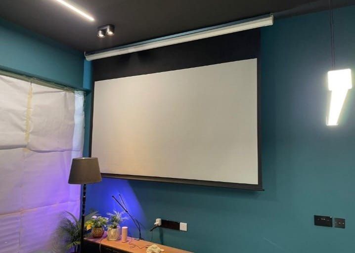 Projector screen 65671939839618111