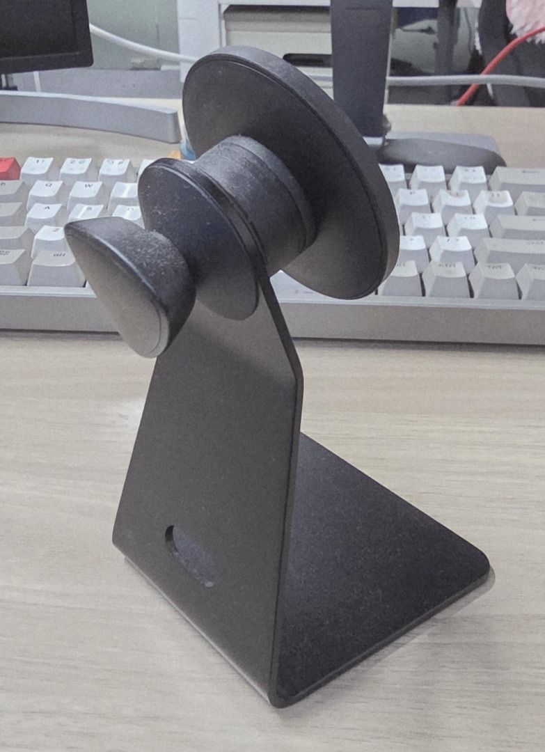 Quad Lock Desk Mount + MAG Head (Used) (Category: Mounts & Holders) located in Quezon City. Submitted by nrthstr (Listing ID 1400775740, Image 2). Description: Quad Lock Desk Mount + MAG Head (Used) Price: ₱3.5 Condition: Used – good, tested and working Location: QC / BGC Inclusions: 1. Quad Lock Desk Mount 2. Quad Lock MAG Head (non-charging) Highlights / Specs: Desk Mount * Re-usable nano-suction adhesive base (desk-friendly, removable) * Black