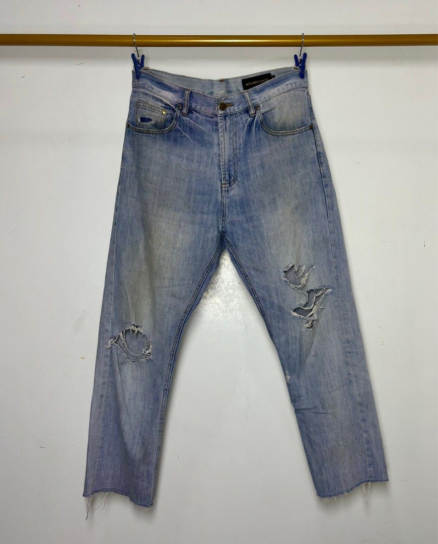 Retro Mind Distressed Jeans (Category: Jeans) located in San Pedro. Submitted by overallph (Listing ID 1399396616, Image 1). Description: Retro Mind Distressed Jeans Waist 34 Inseam 27.5 Thigh 12 Hem 8.