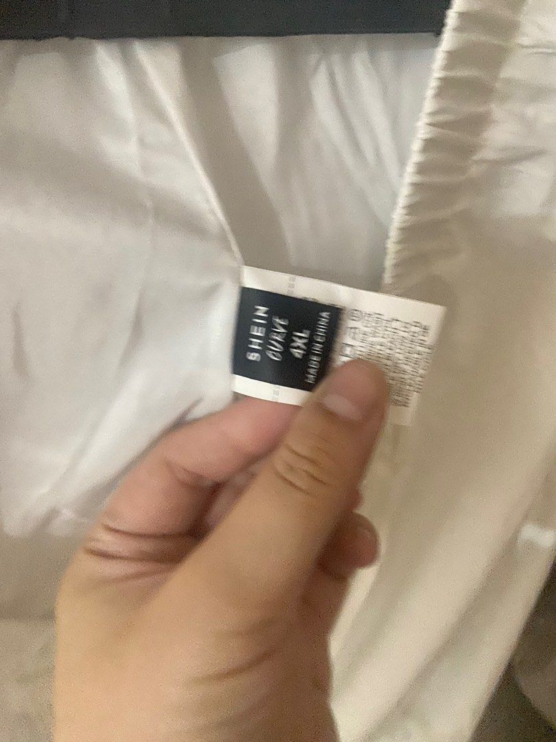 Shein Curve White Layered Skirt (Category: Skirts) located in Quezon City. Submitted by pafey (Listing ID 1400714198, Image 3). Description: Never worn No stains 4xl Rsf: too big on me i bought the wrong size The buyer will shoulder the shipping fee Dm for more questions.