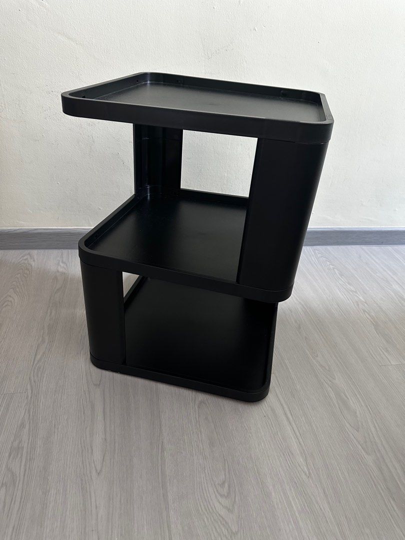Side table (Category: Outdoor Furniture) located in Singapore. Submitted by peapeaa (Listing ID 1400724536, Image 3). Description: Designer style side table for sale. .